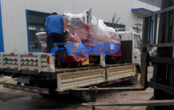 福瑞得機(jī)械座駕壓路機(jī)，路面開槽機(jī)成功裝車及時(shí)發(fā)貨