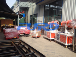 福瑞得機(jī)械壓路機(jī)、二次結(jié)構(gòu)澆注機(jī)、霧炮準(zhǔn)備發(fā)貨