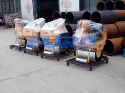 福瑞得機械5臺壓路機，一臺混凝土整平機及時發(fā)貨