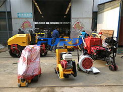 七月，福瑞得灌縫機(jī)、灌縫膠等路面養(yǎng)護(hù)設(shè)備發(fā)貨忙