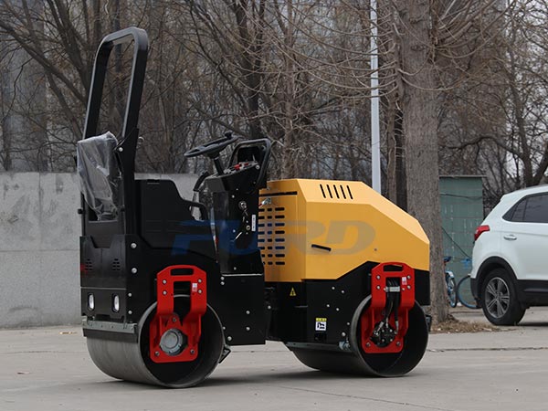 小型壓路機(jī)長(zhǎng)期不使用就能丟下保養(yǎng)嗎？