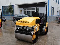 鋼輪款座駕壓路機(jī)做好保養(yǎng)不容忽視！