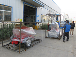 福瑞得機(jī)械1臺(tái)灌縫機(jī)，1臺(tái)移動(dòng)燈車，一臺(tái)馬路吹風(fēng)機(jī)打包裝柜出口新加坡