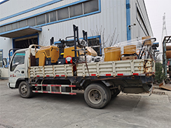 福瑞得機(jī)械雙輪壓路機(jī)、灌縫機(jī)發(fā)往江蘇