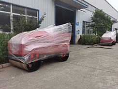 7月2日，福瑞得機(jī)械2臺(tái)全液壓座駕雙鋼輪壓路機(jī)打包發(fā)往吉林。